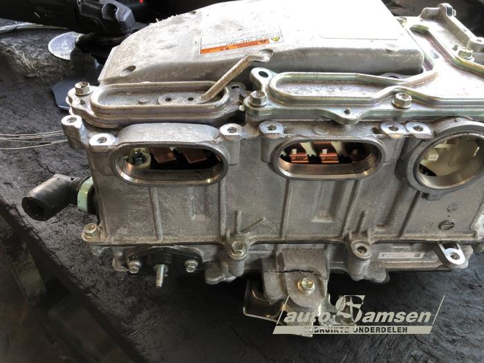 Toyota Yaris III 1.5 16V Hybrid Sloopvoertuig (2013, Rood)