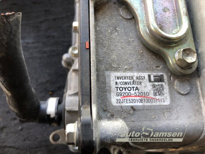 Toyota Yaris III 1.5 16V Hybrid Sloopvoertuig (2013, Rood)