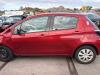 Toyota Yaris III 1.5 16V Hybrid Sloopvoertuig (2013, Rood)