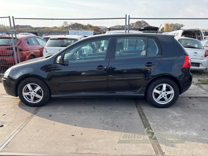 Volkswagen Golf V 1.6 FSI 16V Schadevoertuig (2006, Zwart)