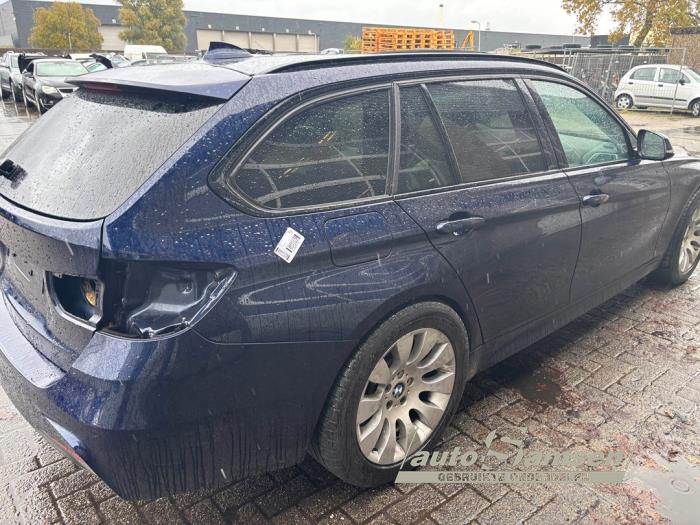 BMW 3 serie Touring 320i 2.0 16V Sloopvoertuig (2019, Blauw)