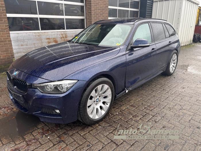 BMW 3 serie Touring 320i 2.0 16V Sloopvoertuig (2019, Blauw)
