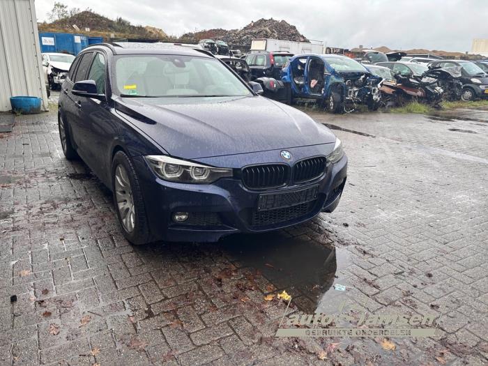 BMW 3 serie Touring 320i 2.0 16V Sloopvoertuig (2019, Blauw)