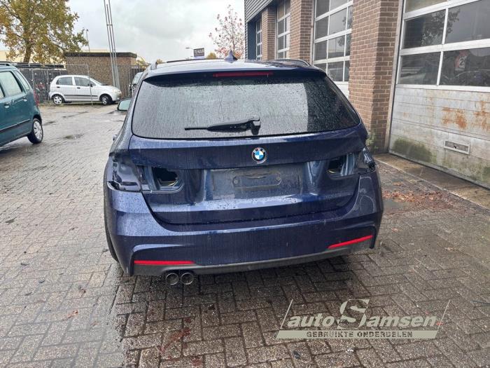 BMW 3 serie Touring 320i 2.0 16V Sloopvoertuig (2019, Blauw)