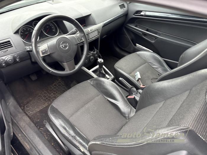 Opel Astra H GTC 1.6 16V Twinport Sloopvoertuig (2005, Zwart)