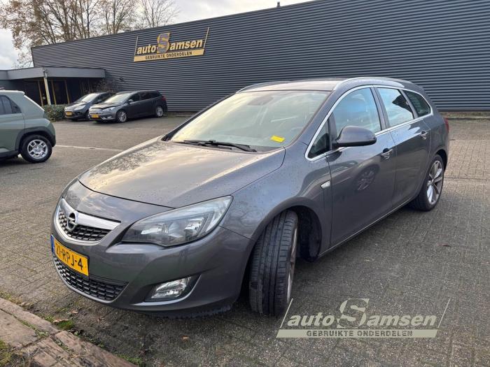 Opel Astra J Sports Tourer 1.4 Turbo 16V Schadevoertuig (2011, Grijs)