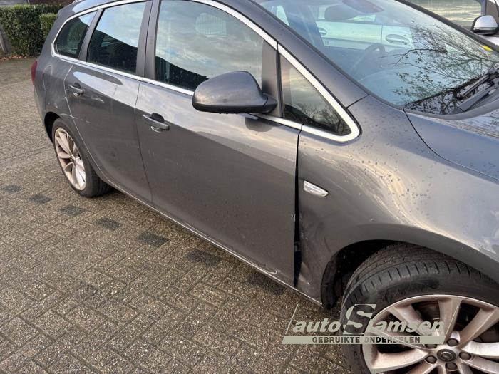 Opel Astra J Sports Tourer 1.4 Turbo 16V Schadevoertuig (2011, Grijs)