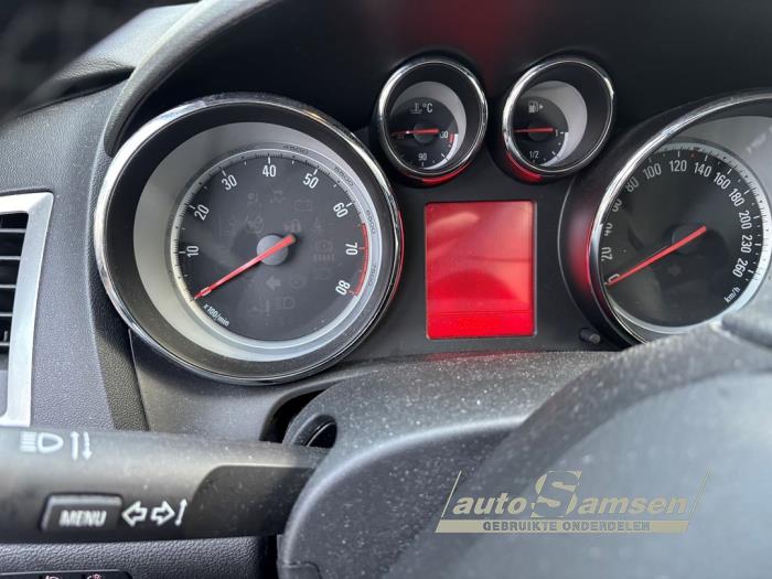 Opel Astra J Sports Tourer 1.4 Turbo 16V Schadevoertuig (2011, Grijs)