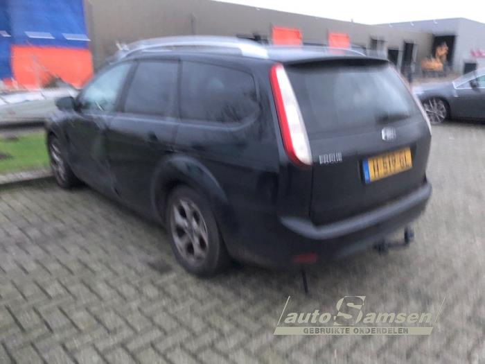 Ford Focus 2 Wagon 1.6 16V Schadevoertuig (2010, Zwart)