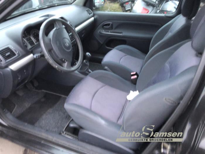 Renault Clio II 1.6 16V Sloopvoertuig (2003, Zwart)