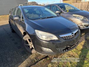 Opel Astra J 1.4 16V ecoFLEX  (Schade)