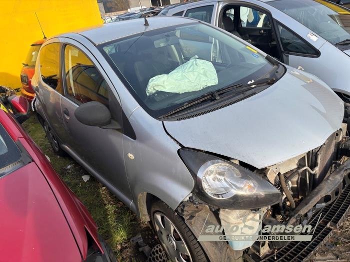 Toyota Aygo 1.0 12V VVT-i Sloopvoertuig (2010, Grijs)