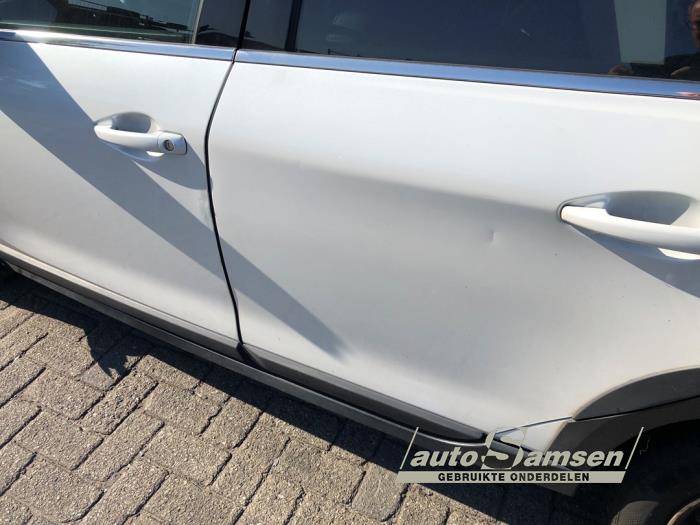 Peugeot 2008 1.2 12V e-THP PureTech 110 Sloopvoertuig (2017, Wit)