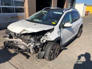Peugeot 2008 1.2 12V e-THP PureTech 110 Sloopvoertuig (2017, Wit)