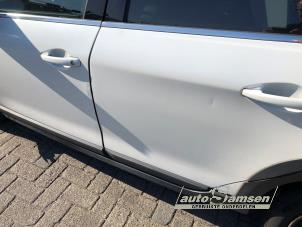 Peugeot 2008 1.2 12V e-THP PureTech 110 Sloopvoertuig (2017, Wit)