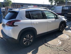 Peugeot 2008 1.2 12V e-THP PureTech 110 Sloopvoertuig (2017, Wit)