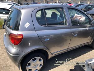 Toyota Yaris 1.3 16V VVT-i Sloopvoertuig (2005, Grijs)
