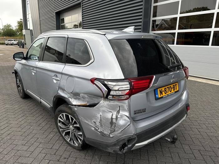 Mitsubishi Outlander 2.0 16V 4x2 Schadevoertuig (2017, Grijs)