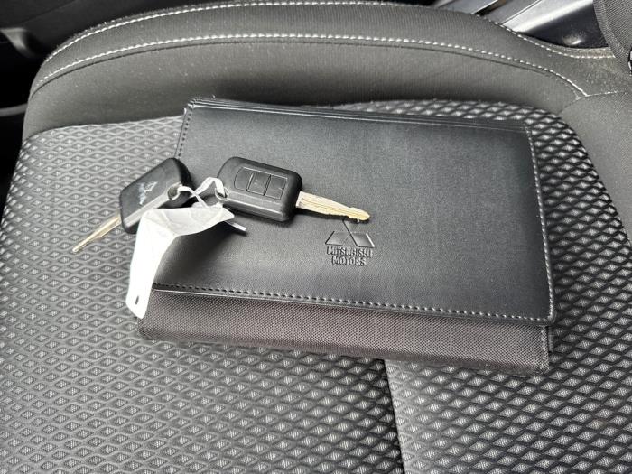 Mitsubishi Outlander 2.0 16V 4x2 Schadevoertuig (2017, Grijs)