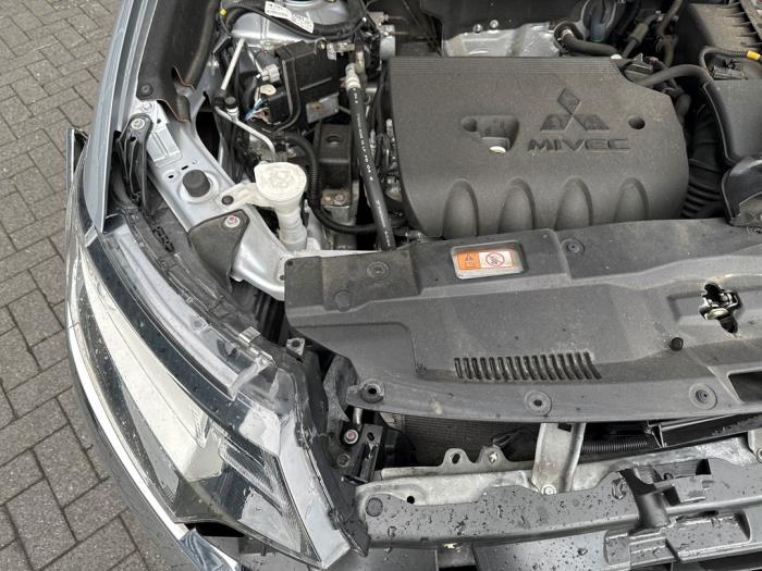 Mitsubishi Outlander 2.0 16V 4x2 Schadevoertuig (2017, Grijs)