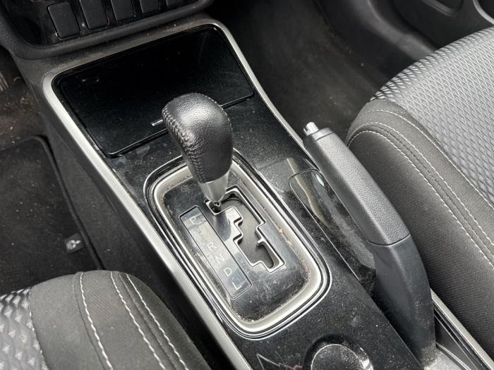 Mitsubishi Outlander 2.0 16V 4x2 Schadevoertuig (2017, Grijs)