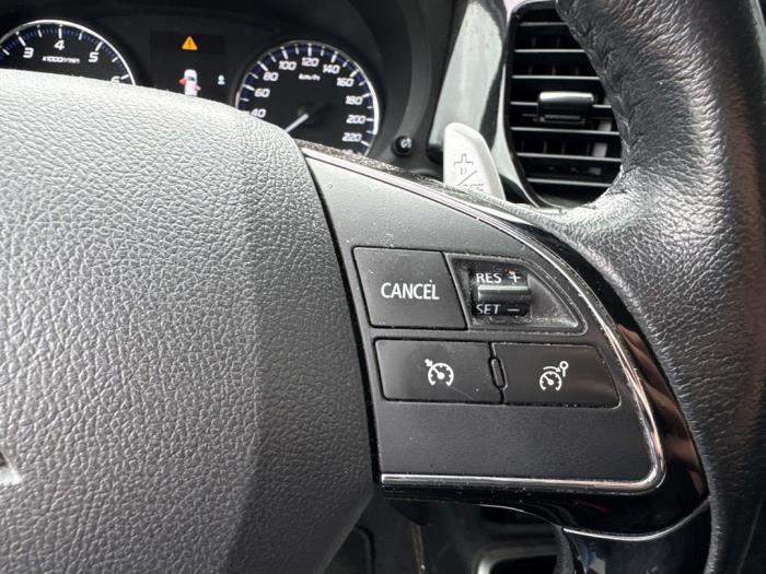 Mitsubishi Outlander 2.0 16V 4x2 Schadevoertuig (2017, Grijs)