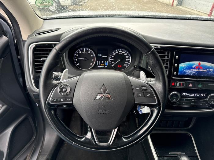 Mitsubishi Outlander 2.0 16V 4x2 Schadevoertuig (2017, Grijs)