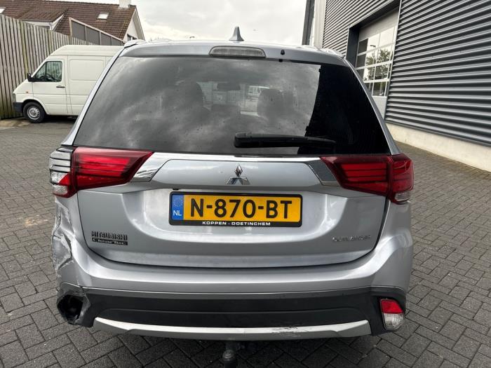 Mitsubishi Outlander 2.0 16V 4x2 Schadevoertuig (2017, Grijs)