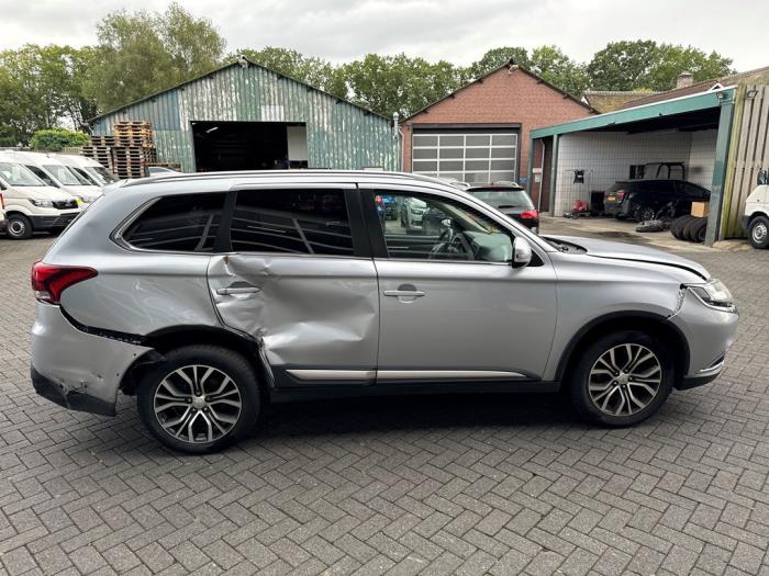Mitsubishi Outlander 2.0 16V 4x2 Schadevoertuig (2017, Grijs)