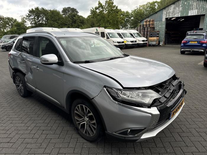 Mitsubishi Outlander 2.0 16V 4x2 Schadevoertuig (2017, Grijs)
