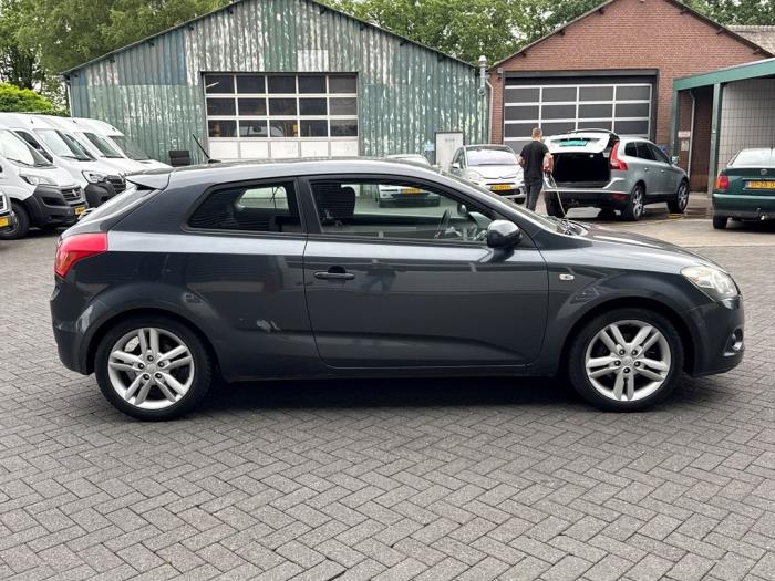 Kia Pro cee'd 1.4 CVVT 16V Schadevoertuig (2010, Grijs)