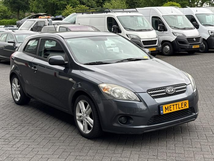 Kia Pro cee'd 1.4 CVVT 16V Schadevoertuig (2010, Grijs)