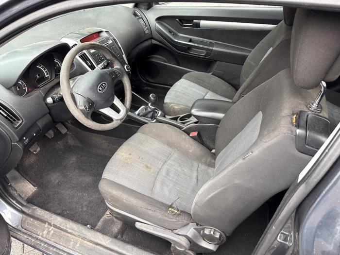 Kia Pro cee'd 1.4 CVVT 16V Schadevoertuig (2010, Grijs)