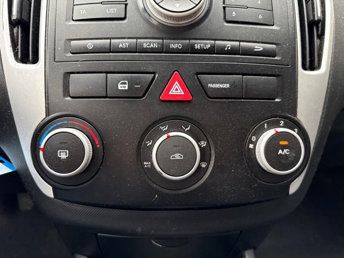 Kia Pro cee'd 1.4 CVVT 16V Schadevoertuig (2010, Grijs)