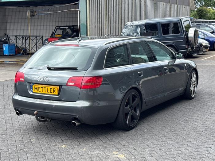 Audi A6 Avant 3.2 V6 24V FSI Sloopvoertuig (2005, Grijs)
