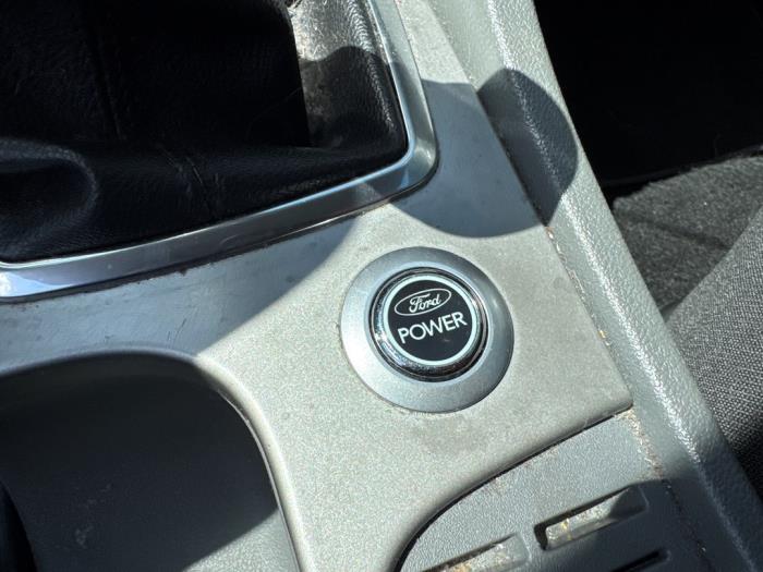 Ford Focus 2 1.6 16V Schadevoertuig (2008, Blauw)