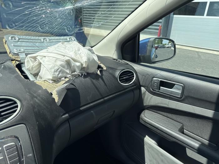 Ford Focus 2 1.6 16V Schadevoertuig (2008, Blauw)