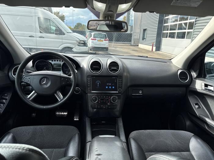 Mercedes ML II 3.0 ML-280 CDI 4-Matic V6 24V Schadevoertuig (2006, Zwart)