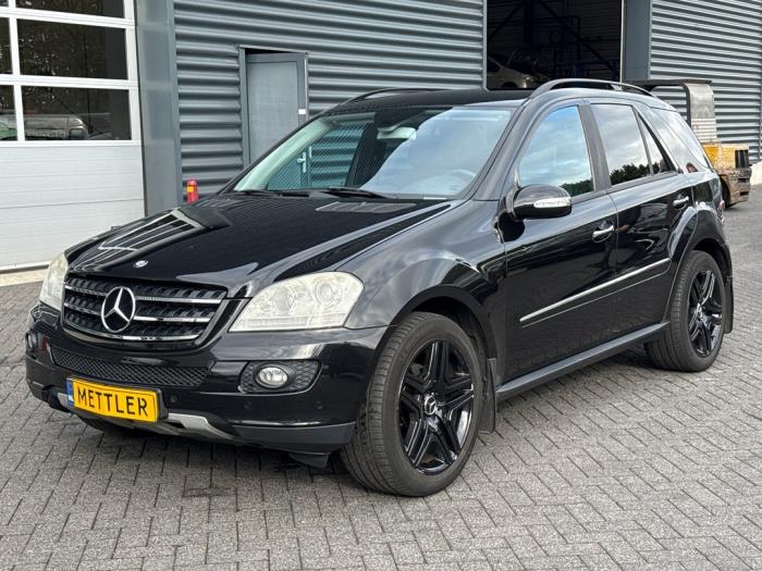 Mercedes ML II 3.0 ML-280 CDI 4-Matic V6 24V Schadevoertuig (2006, Zwart)