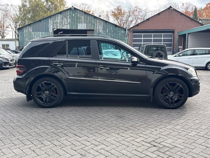 Mercedes ML II 3.0 ML-280 CDI 4-Matic V6 24V Schadevoertuig (2006, Zwart)