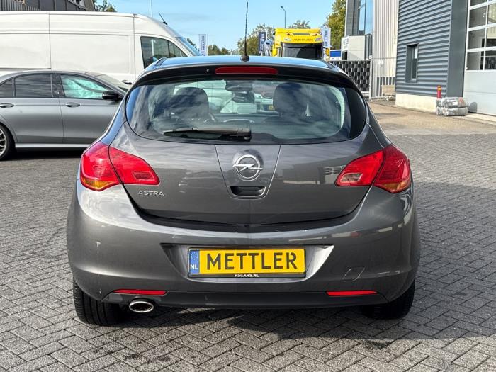 Opel Astra J 1.4 Turbo 16V Schadevoertuig (2011, Grijs)