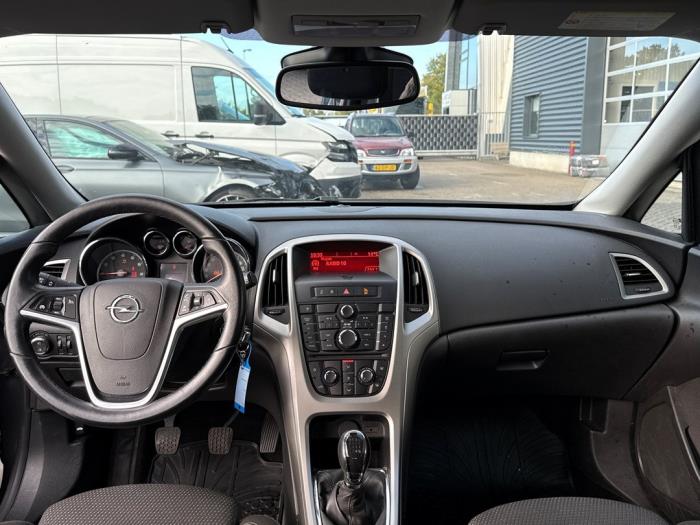 Opel Astra J 1.4 Turbo 16V Schadevoertuig (2011, Grijs)