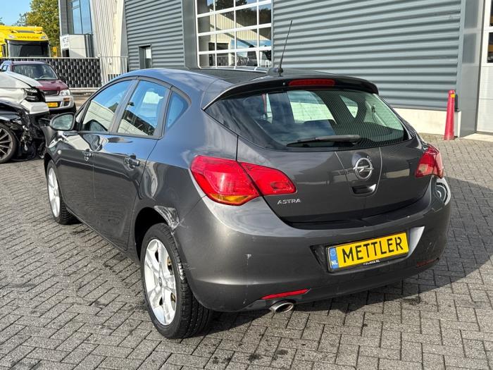 Opel Astra J 1.4 Turbo 16V Schadevoertuig (2011, Grijs)