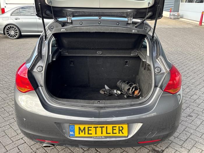 Opel Astra J 1.4 Turbo 16V Schadevoertuig (2011, Grijs)