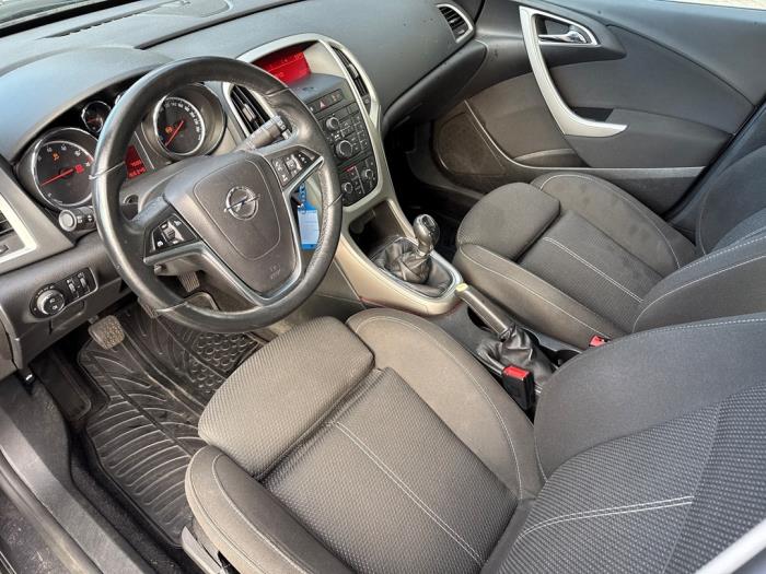 Opel Astra J 1.4 Turbo 16V Schadevoertuig (2011, Grijs)