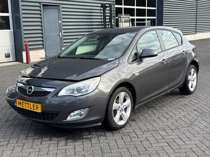 Opel Astra J 1.4 Turbo 16V Schadevoertuig (2011, Grijs)