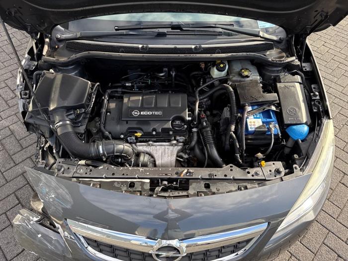 Opel Astra J 1.4 Turbo 16V Schadevoertuig (2011, Grijs)