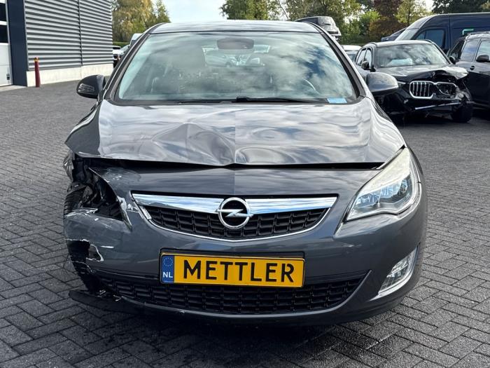 Opel Astra J 1.4 Turbo 16V Schadevoertuig (2011, Grijs)