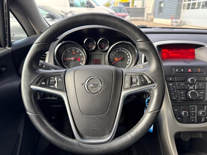 Opel Astra J 1.4 Turbo 16V Schadevoertuig (2011, Grijs)