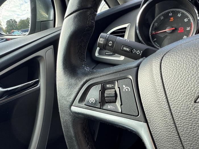 Opel Astra J 1.4 Turbo 16V Schadevoertuig (2011, Grijs)